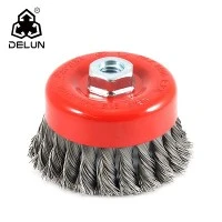È possibile utilizzare una spazzola a tazza con setole metalliche per pulire ...
